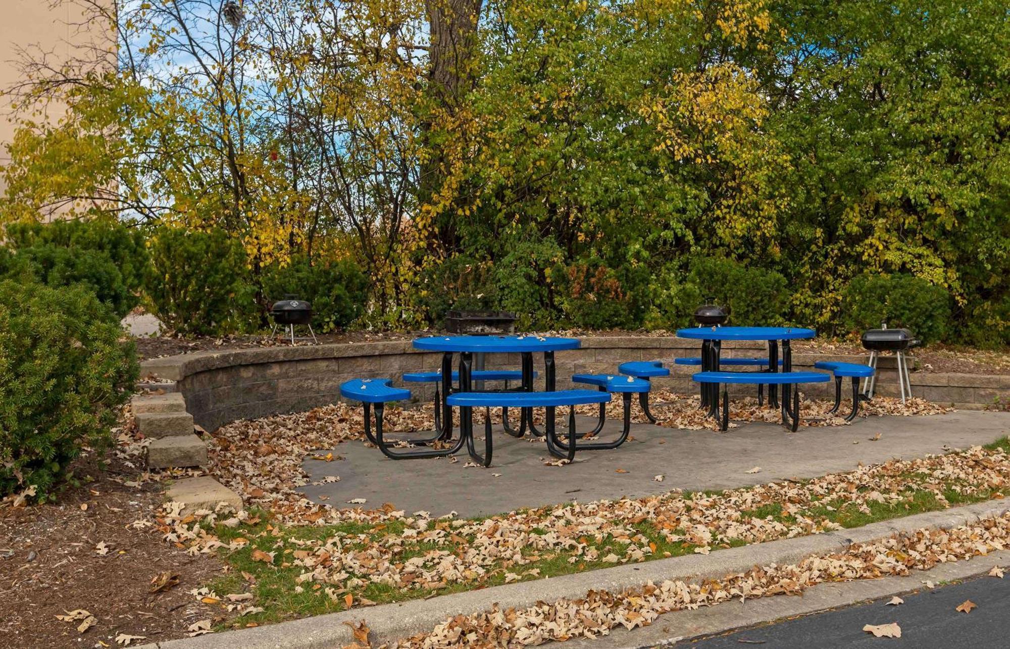 Extended Stay America Select Suites - Milwaukee - Waukesha Exterior photo
