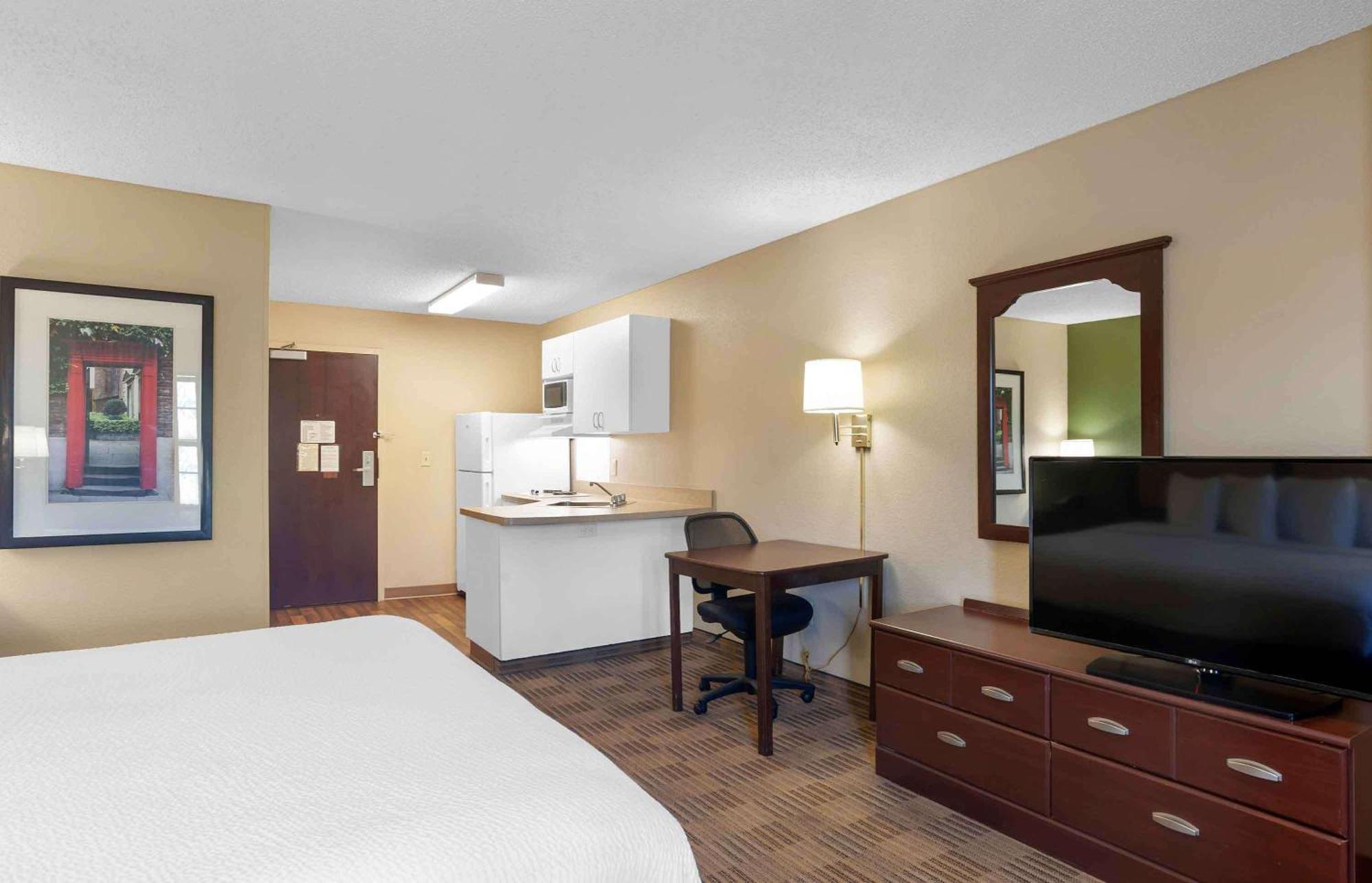 Extended Stay America Select Suites - Milwaukee - Waukesha Exterior photo