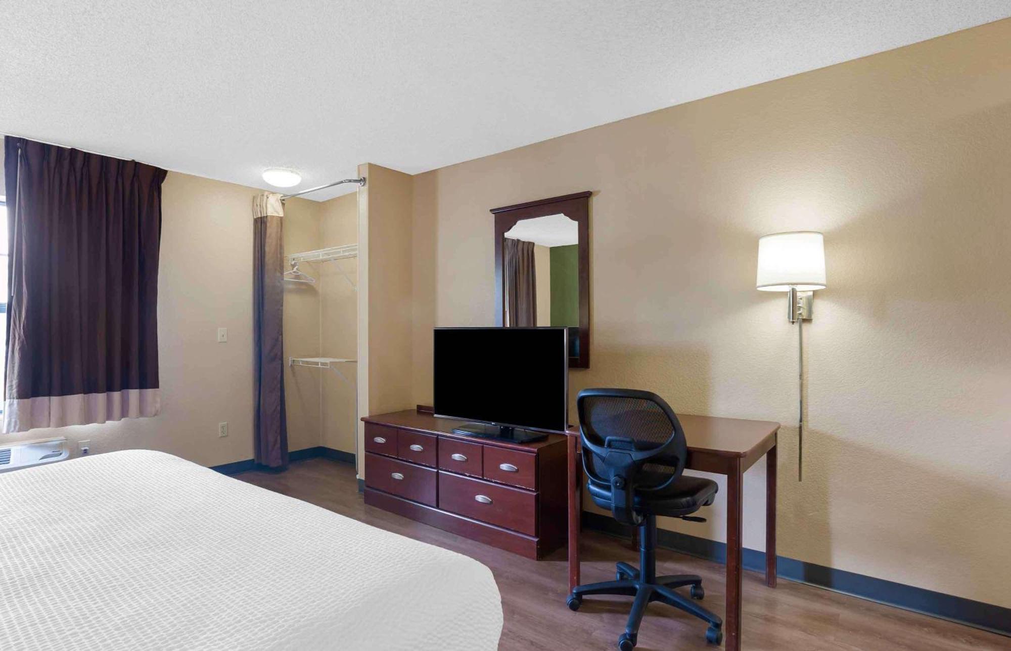 Extended Stay America Select Suites - Milwaukee - Waukesha Exterior photo