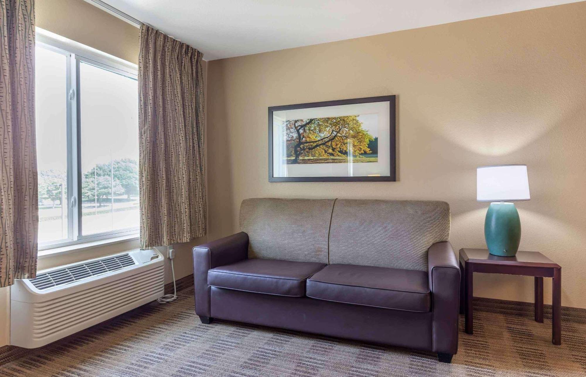 Extended Stay America Select Suites - Milwaukee - Waukesha Exterior photo