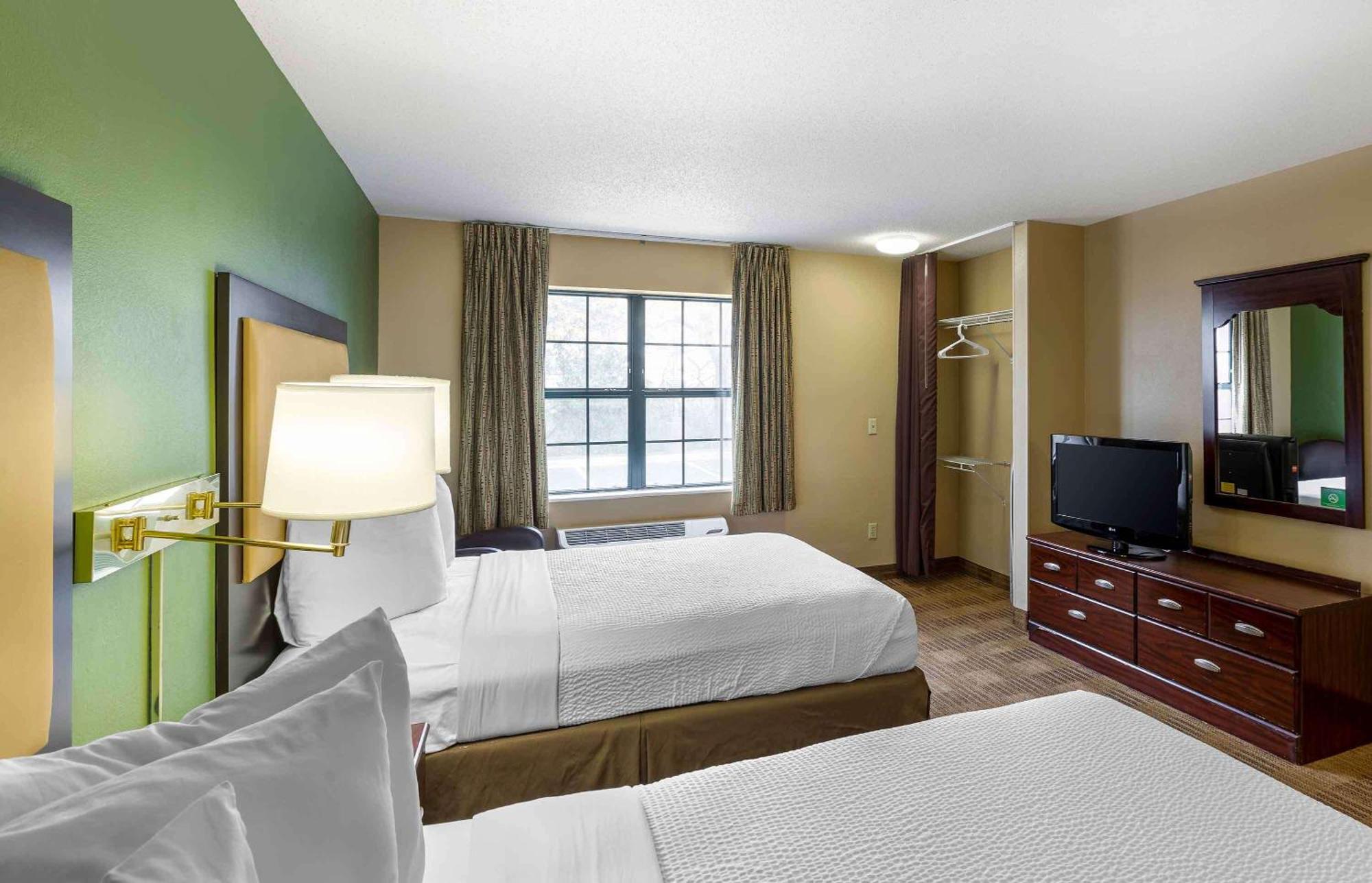 Extended Stay America Select Suites - Milwaukee - Waukesha Exterior photo