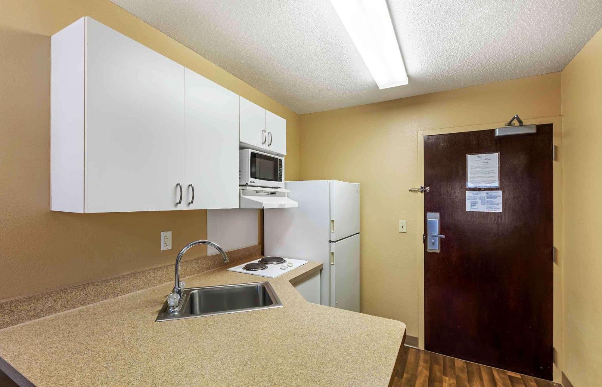 Extended Stay America Select Suites - Milwaukee - Waukesha Exterior photo