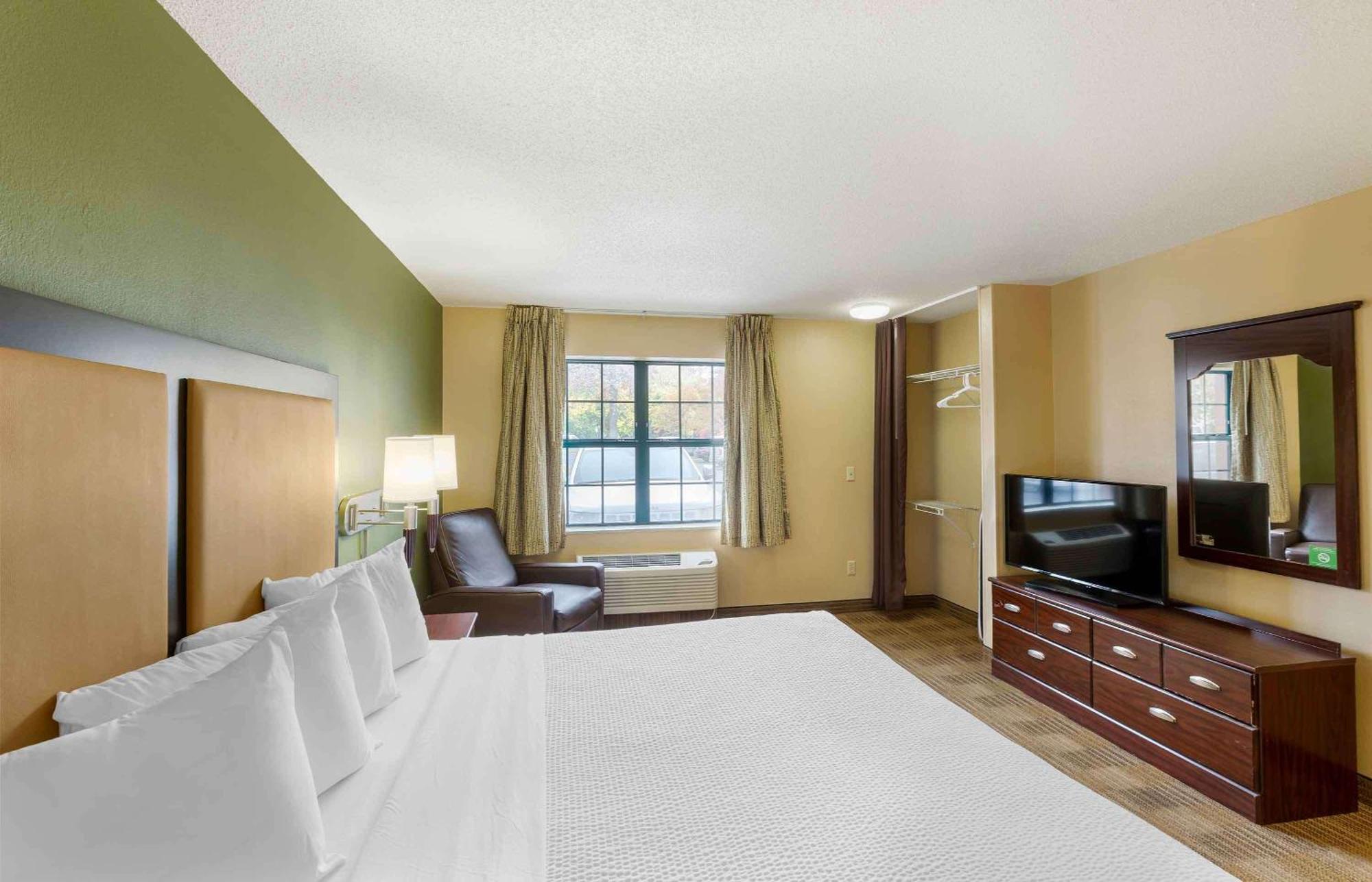 Extended Stay America Select Suites - Milwaukee - Waukesha Exterior photo