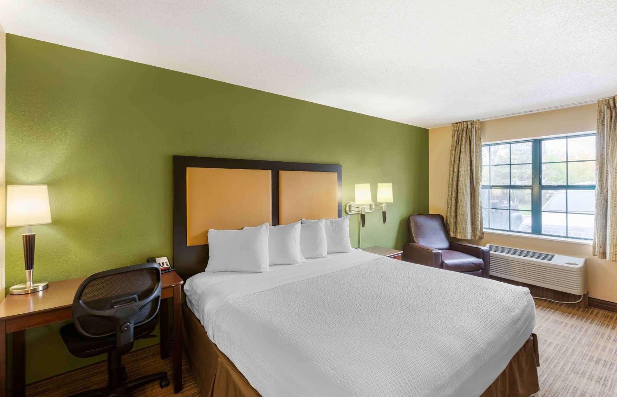 Extended Stay America Select Suites - Milwaukee - Waukesha Exterior photo