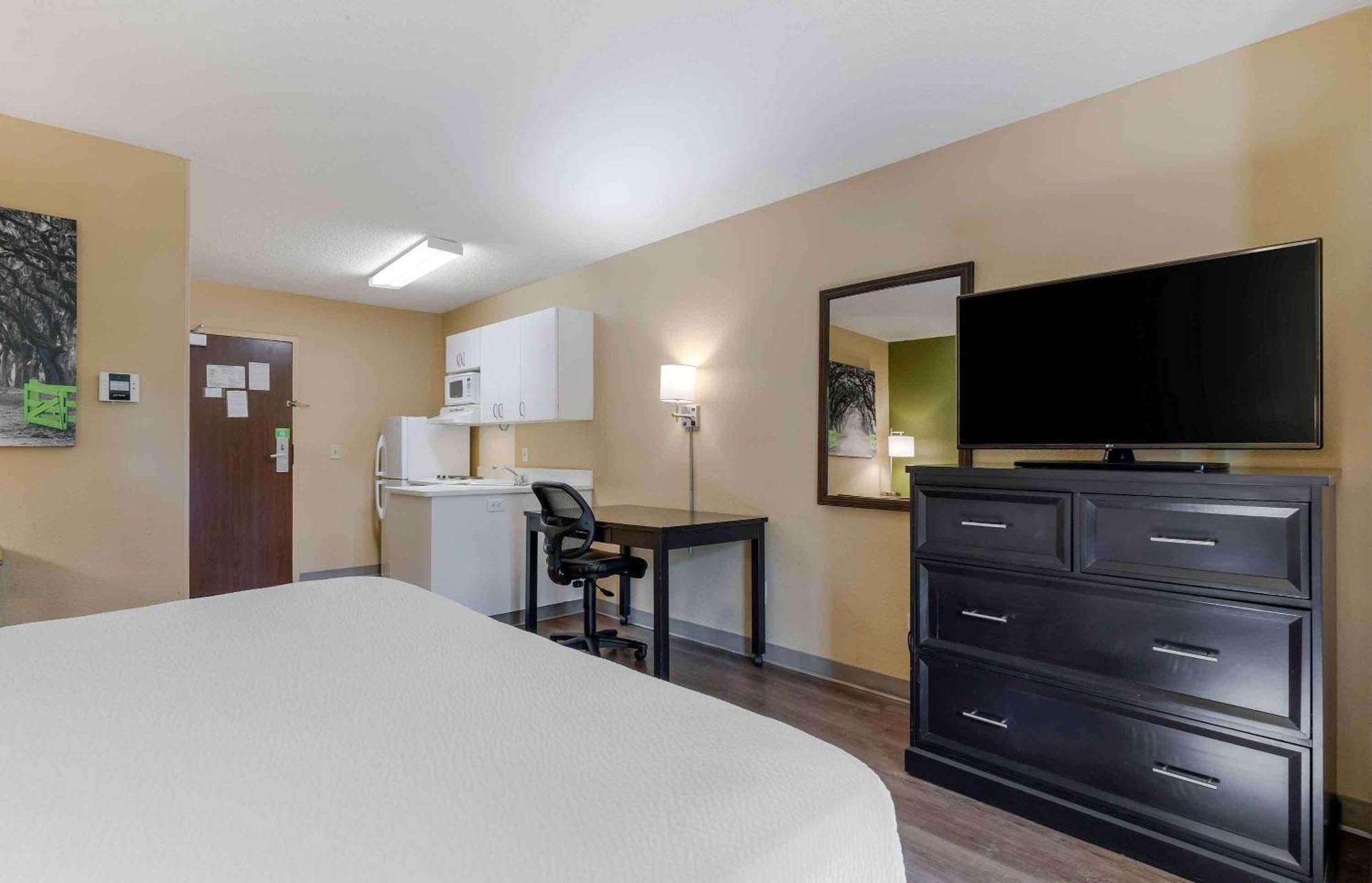 Extended Stay America Select Suites - Milwaukee - Waukesha Exterior photo