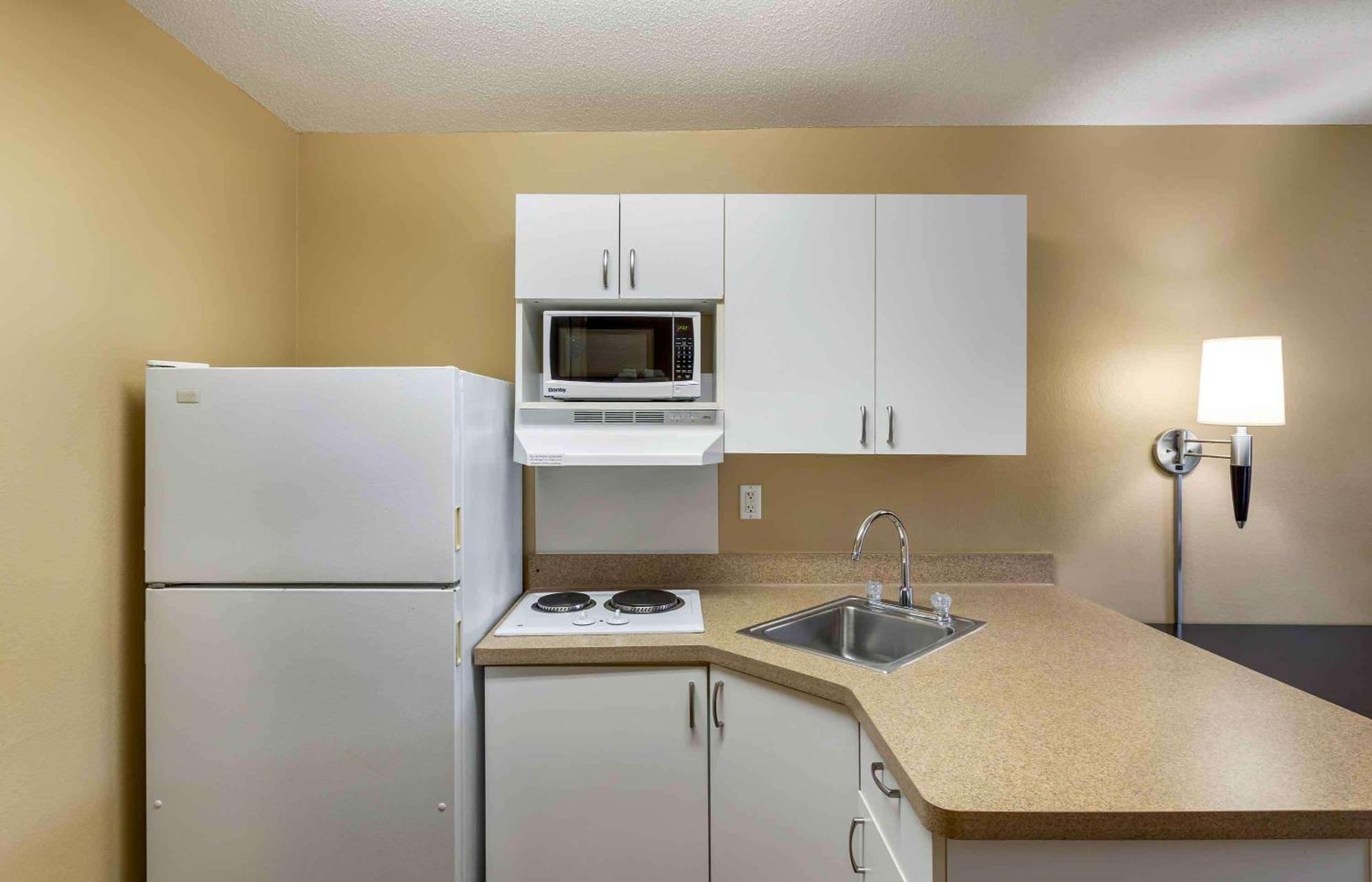 Extended Stay America Select Suites - Milwaukee - Waukesha Exterior photo