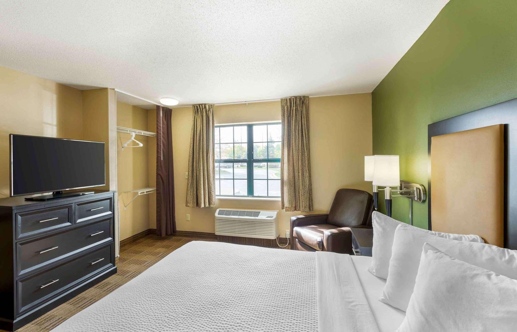 Extended Stay America Select Suites - Milwaukee - Waukesha Exterior photo