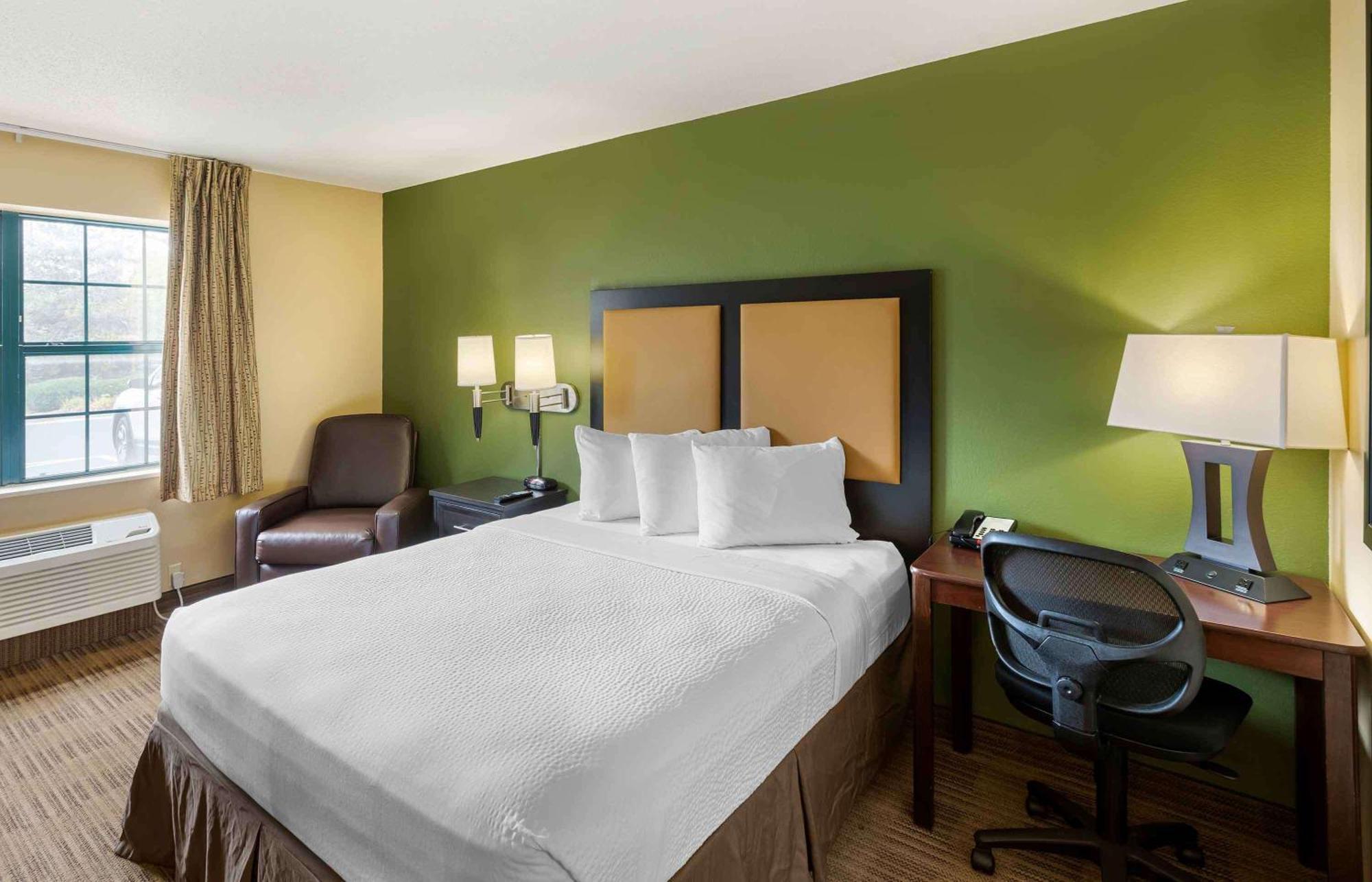 Extended Stay America Select Suites - Milwaukee - Waukesha Exterior photo