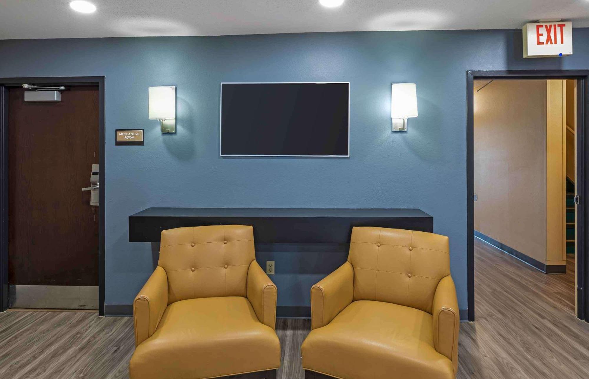 Extended Stay America Select Suites - Milwaukee - Waukesha Exterior photo