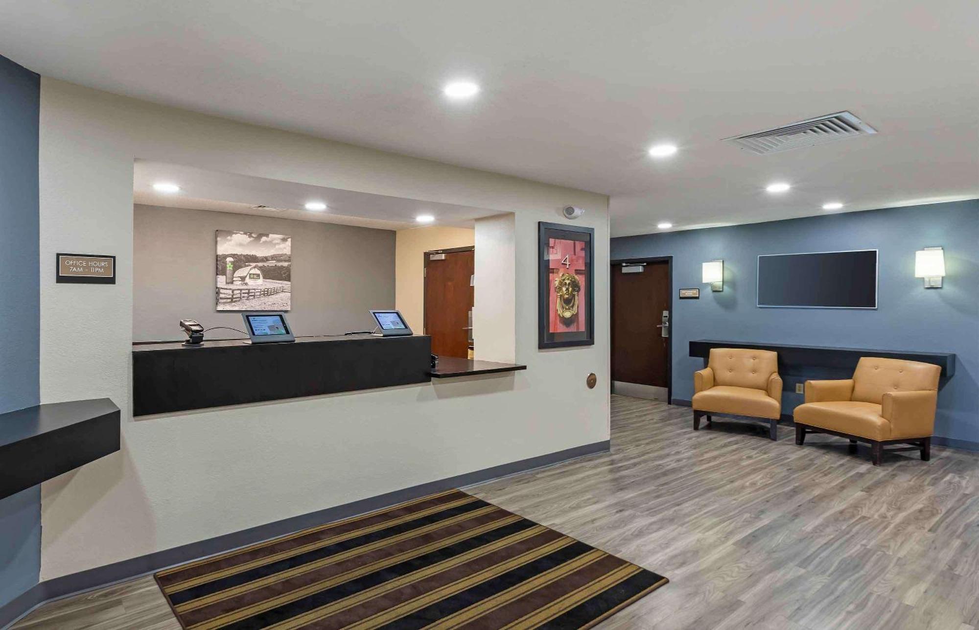 Extended Stay America Select Suites - Milwaukee - Waukesha Exterior photo