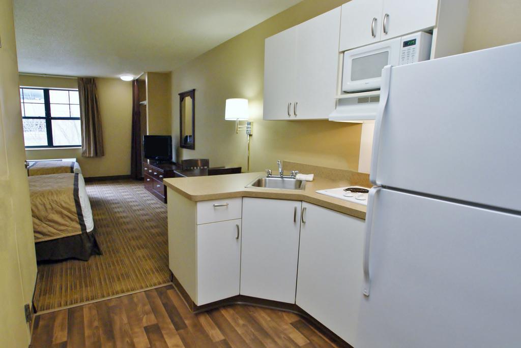 Extended Stay America Select Suites - Milwaukee - Waukesha Exterior photo