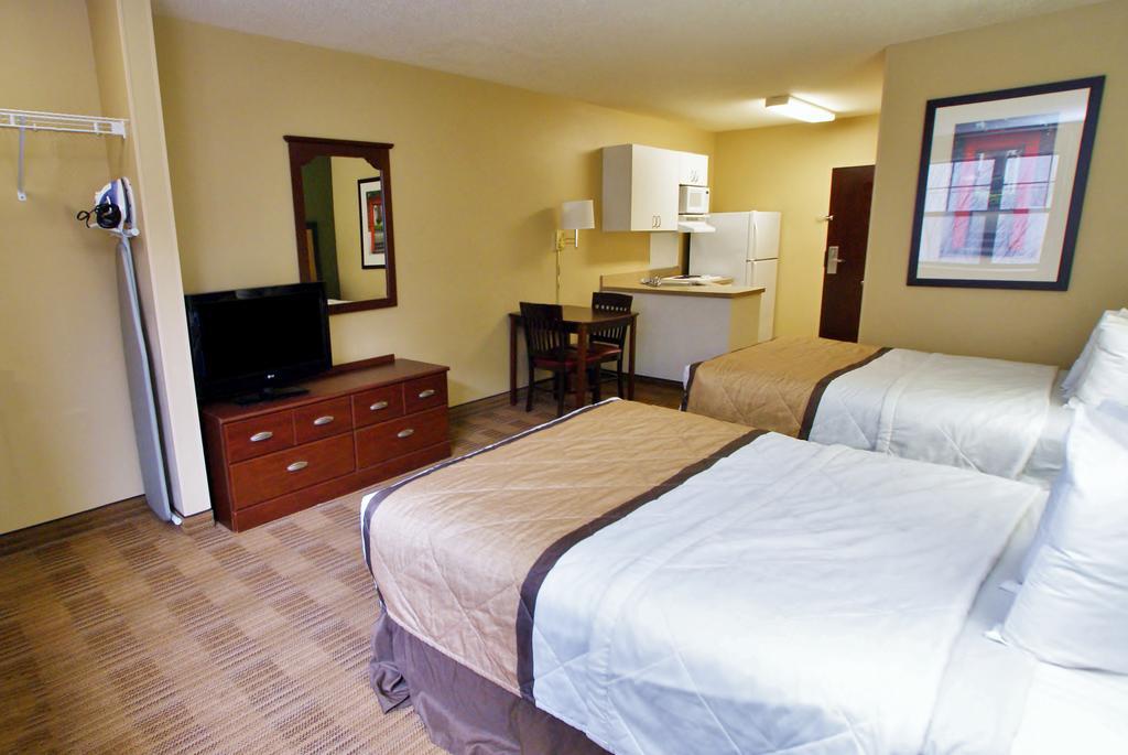 Extended Stay America Select Suites - Milwaukee - Waukesha Exterior photo