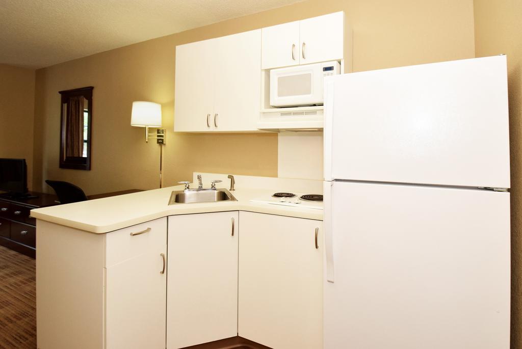 Extended Stay America Select Suites - Milwaukee - Waukesha Exterior photo