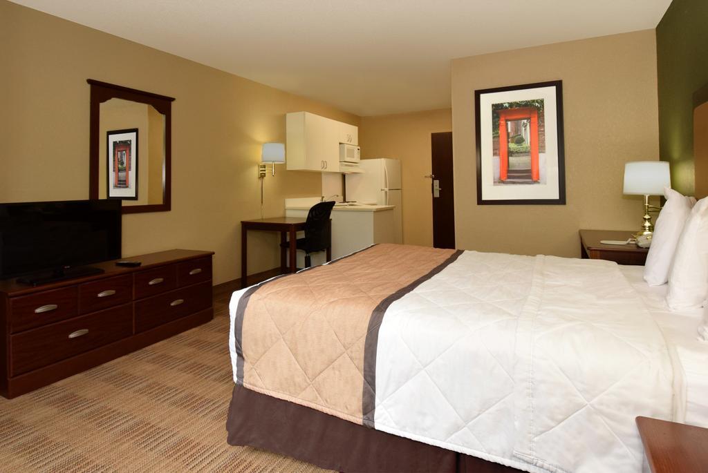 Extended Stay America Select Suites - Milwaukee - Waukesha Exterior photo