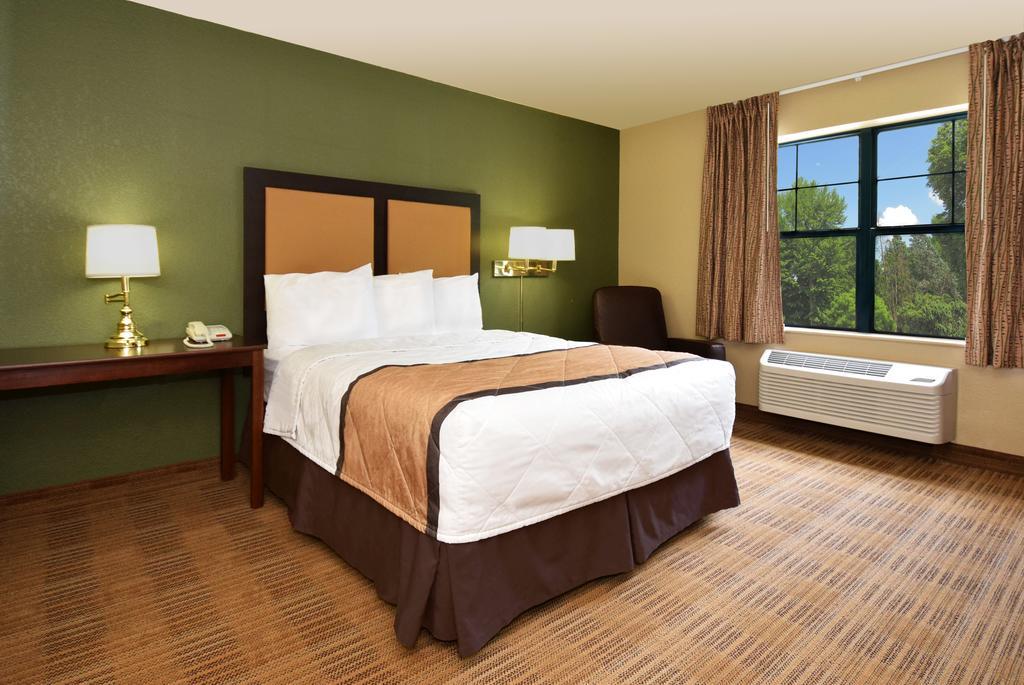 Extended Stay America Select Suites - Milwaukee - Waukesha Exterior photo