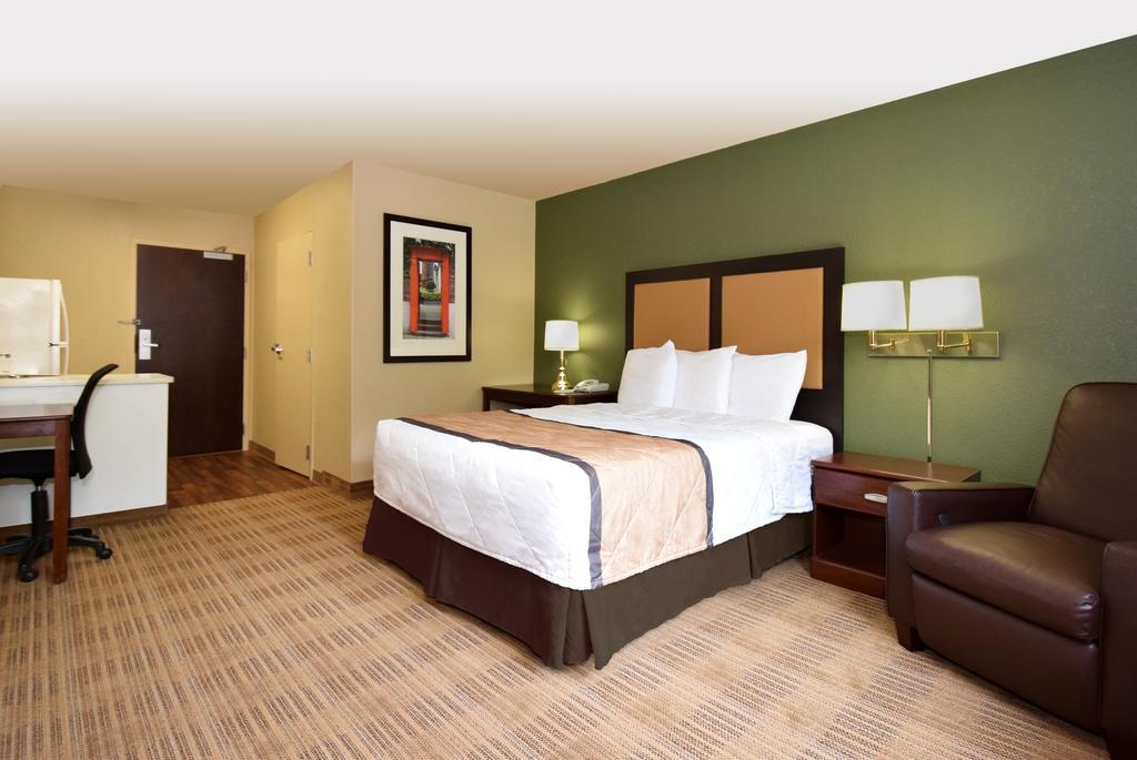 Extended Stay America Select Suites - Milwaukee - Waukesha Exterior photo