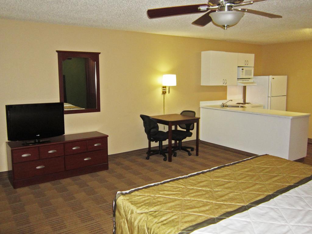 Extended Stay America Select Suites - Milwaukee - Waukesha Exterior photo