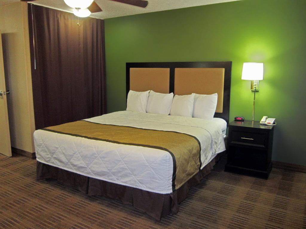 Extended Stay America Select Suites - Milwaukee - Waukesha Exterior photo
