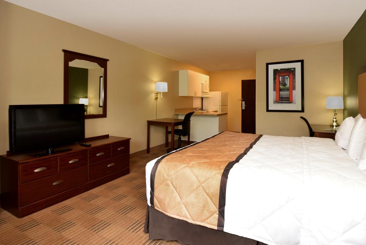 Extended Stay America Select Suites - Milwaukee - Waukesha Exterior photo
